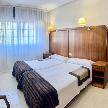 Hostal La Cubana Carballino Bagian luar foto