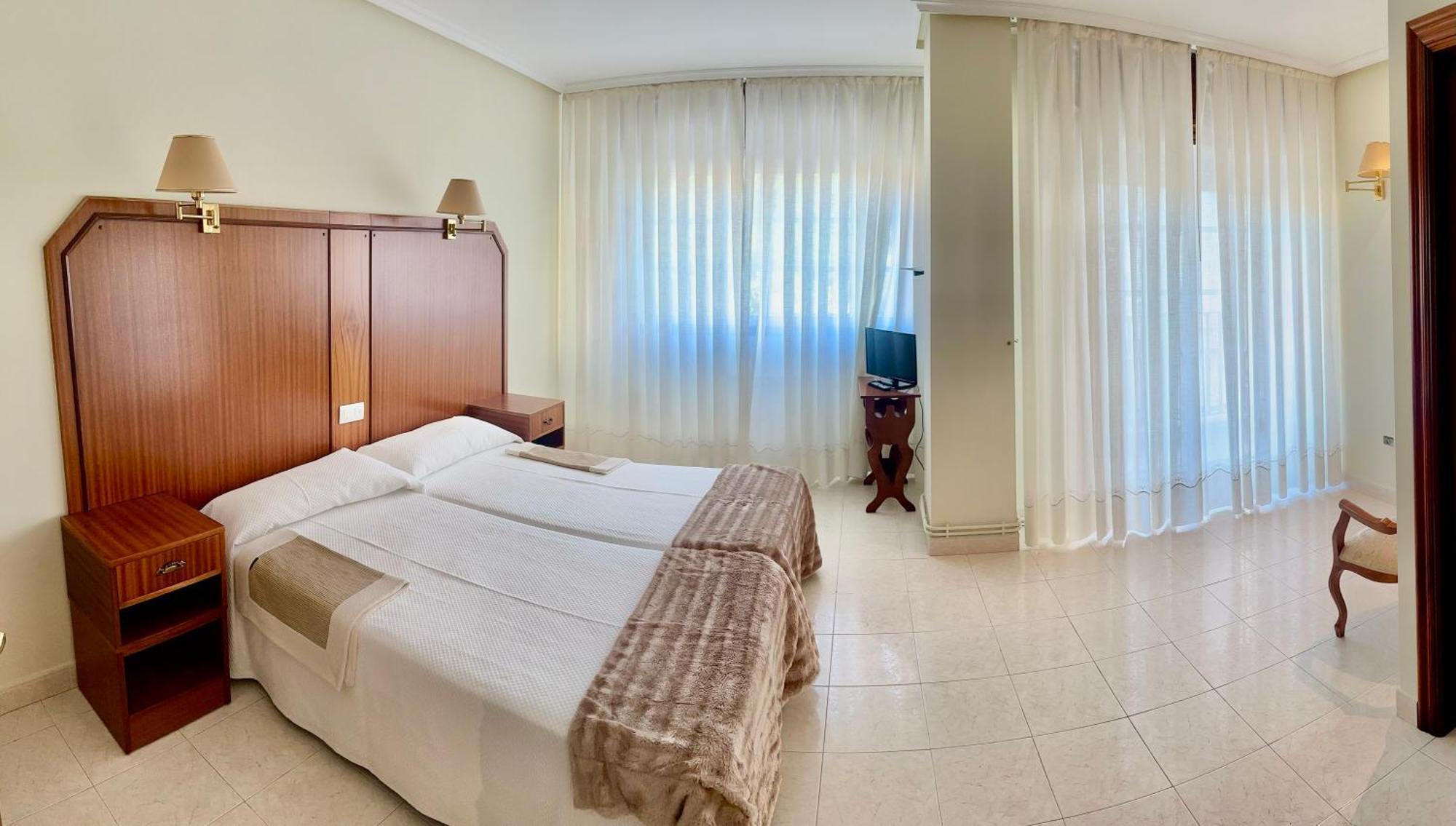 Hostal La Cubana Carballino Bagian luar foto