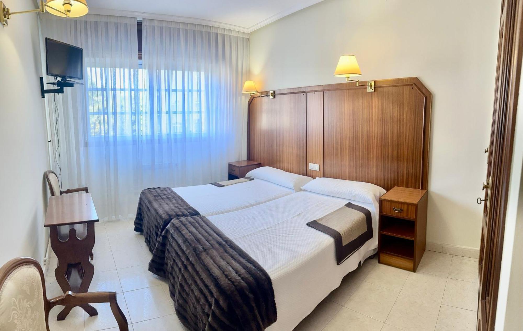 Hostal La Cubana Carballino Bagian luar foto