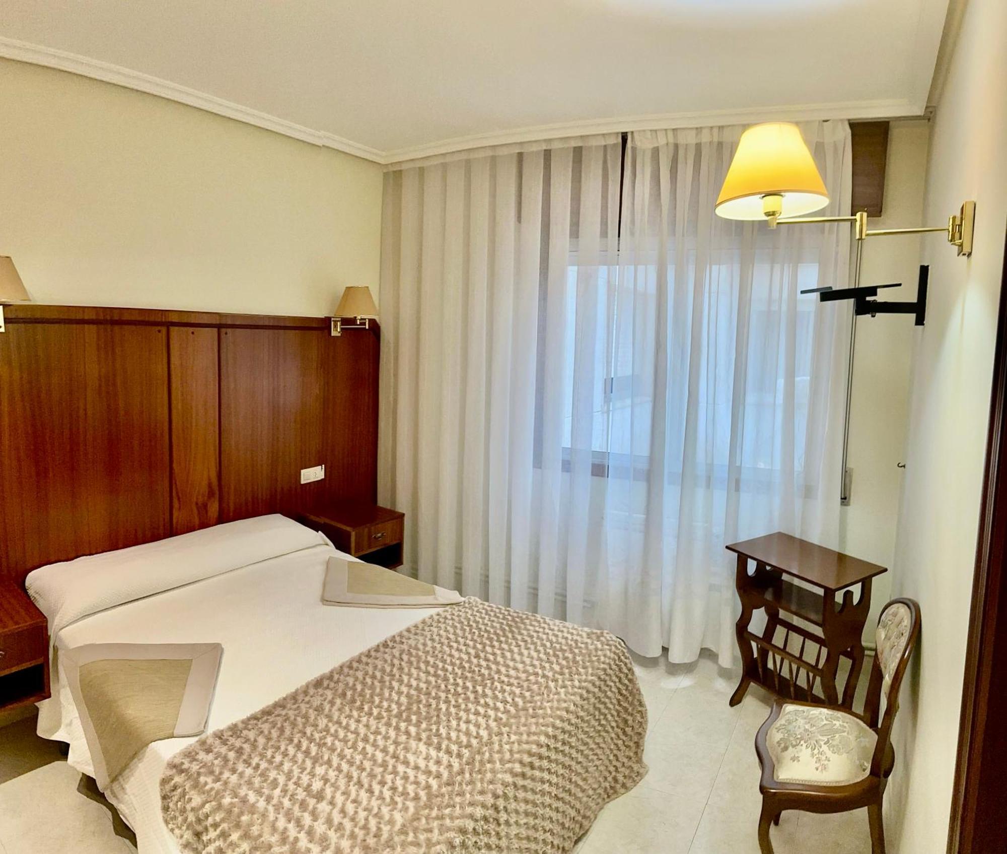 Hostal La Cubana Carballino Bagian luar foto